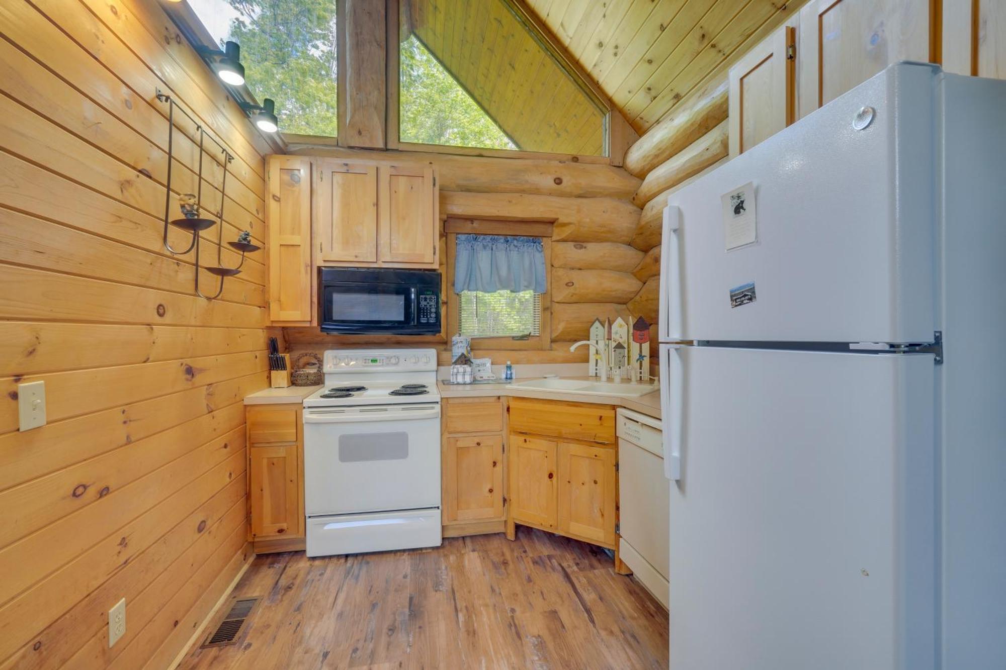 Gatlinburg Cabin With Hot Tub About 11 Miles To Downtown Екстер'єр фото