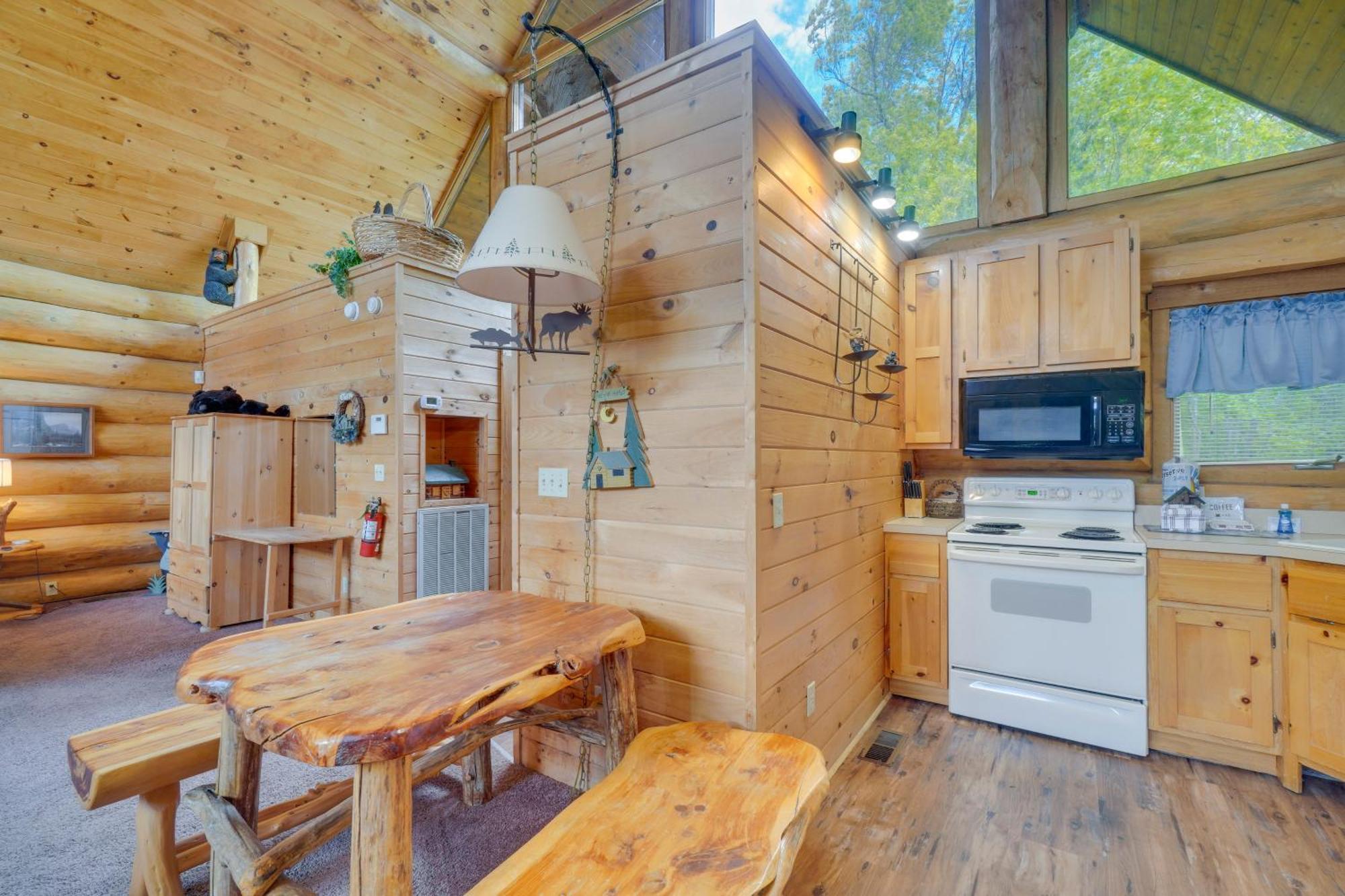 Gatlinburg Cabin With Hot Tub About 11 Miles To Downtown Екстер'єр фото