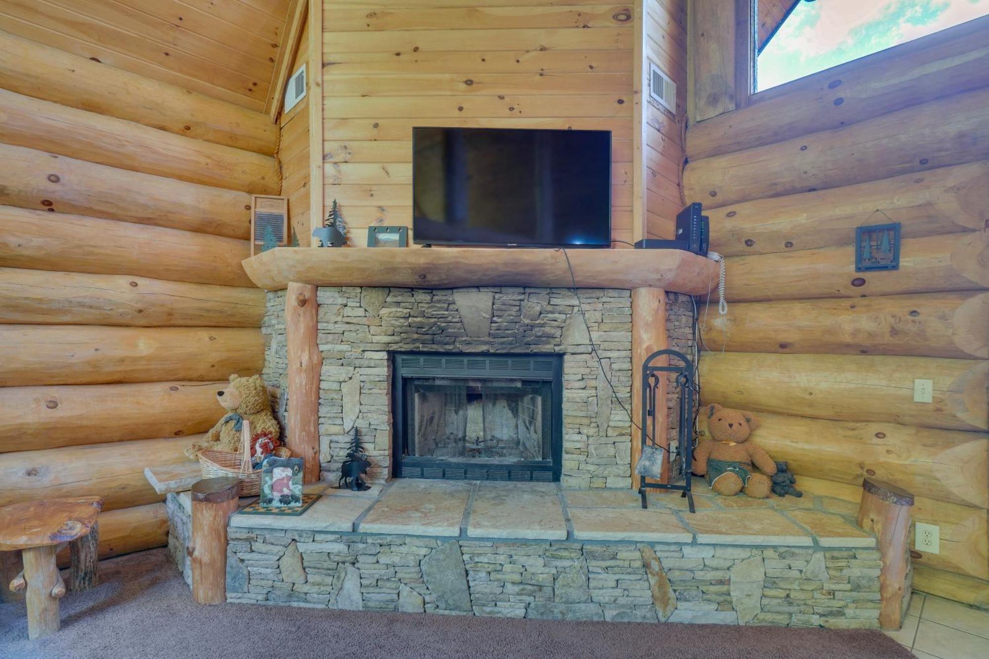 Gatlinburg Cabin With Hot Tub About 11 Miles To Downtown Екстер'єр фото